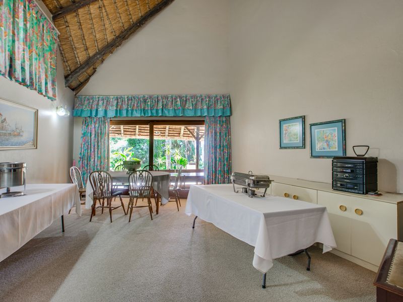 Private Bryanston Living on Exclusive Portman Road - Photo 10