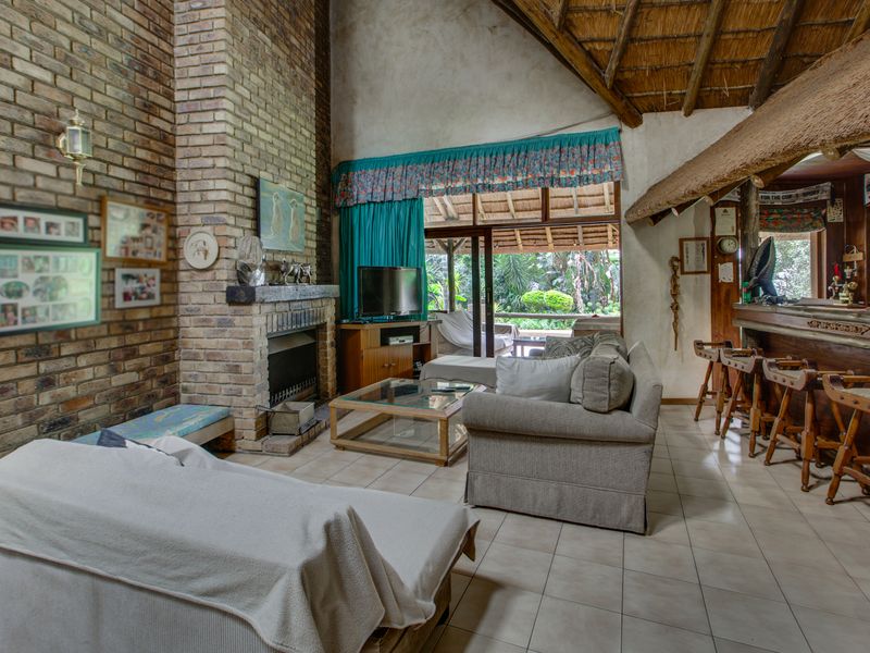 Private Bryanston Living on Exclusive Portman Road - Photo 9