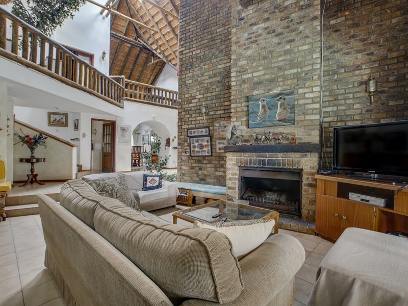 Private Bryanston Living on Exclusive Portman Road - Photo 7