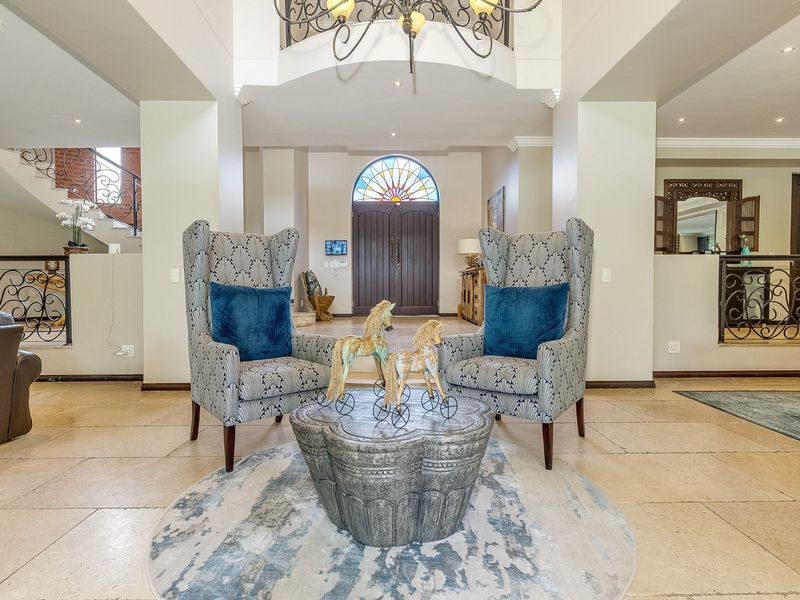 An Exquisite Tuscan-Inspired Luxury Residence in Prestigious Bryanston East - Photo 4