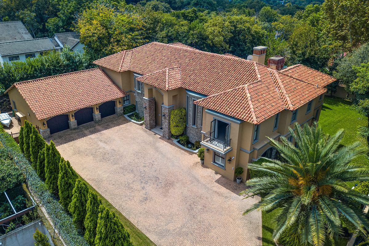 An Exquisite Tuscan-Inspired Luxury Residence in Prestigious Bryanston East - Photo 2
