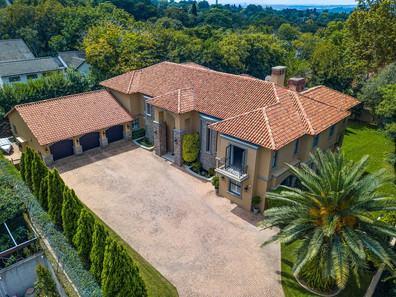 An Exquisite Tuscan-Inspired Luxury Residence in Prestigious Bryanston East - Photo 2