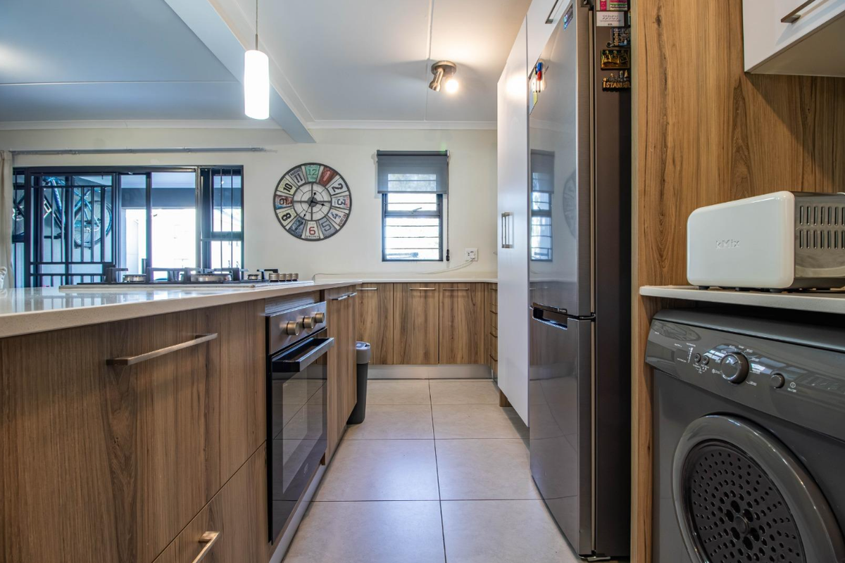 3 BED TOWNHOUSE FOR SALE AT FISH EAGLE VIEW IN MODDERFONTEIN - Photo 4