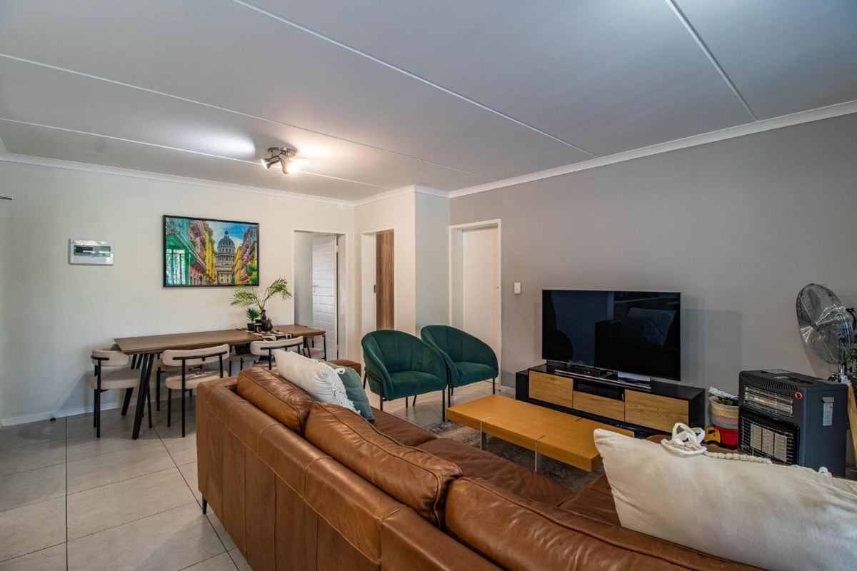 3 BED TOWNHOUSE FOR SALE AT FISH EAGLE VIEW IN MODDERFONTEIN - Photo 5