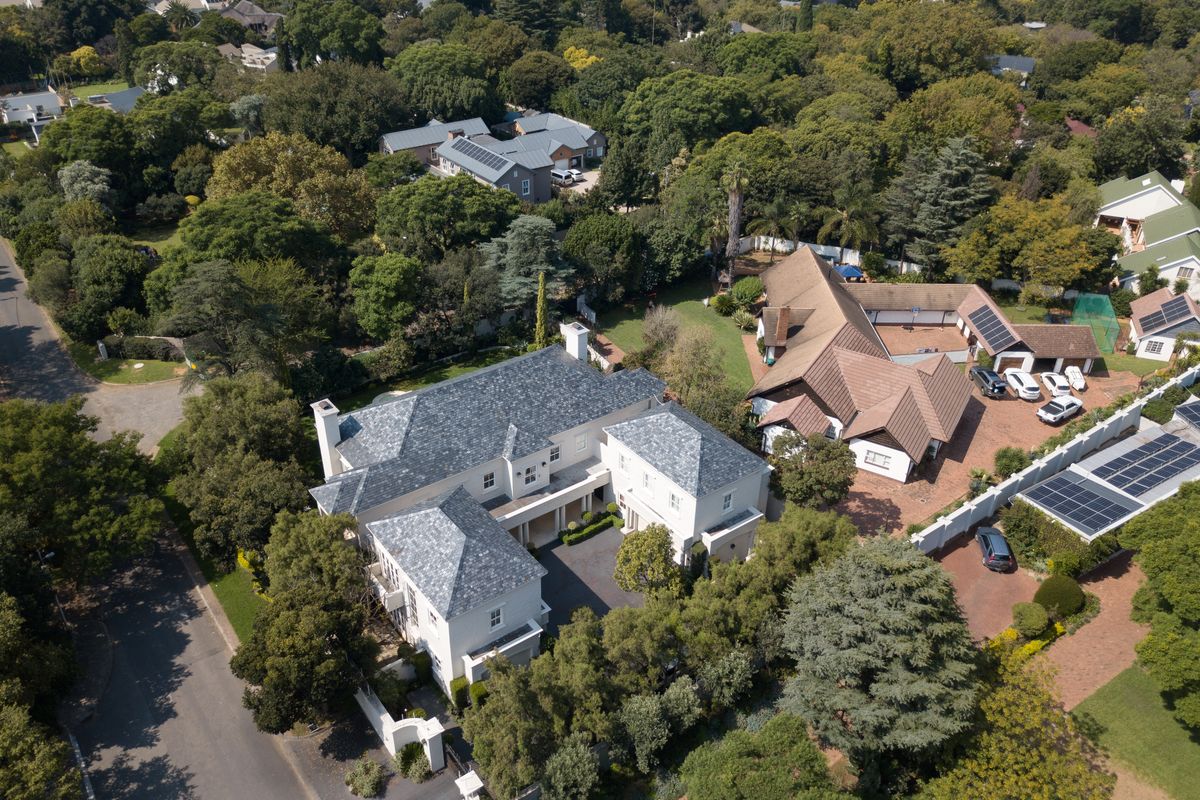 Exclusive Mandate - Sophisticated Bryanston Living in a Stunning Georgian-Inspired Home - Photo 2