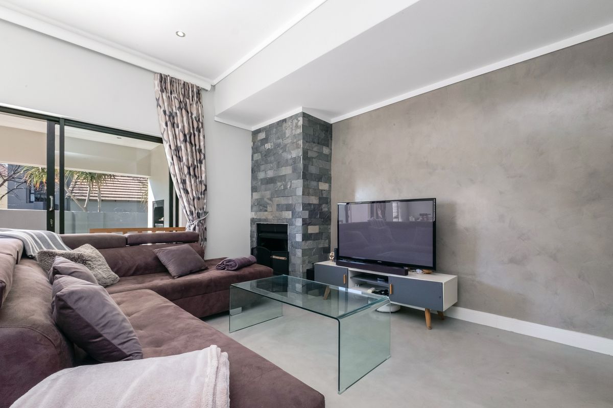 Fully Furnished 2-Bedroom Home with Private Pool and Entertainer's Patio Available 1 July 2026 - Photo 3