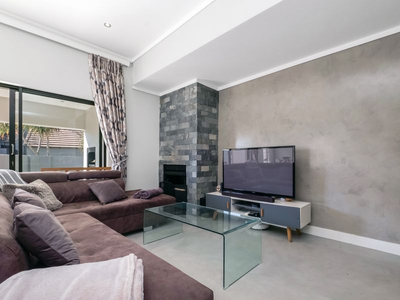 Fully Furnished 2-Bedroom Home with Private Pool and Entertainer's Patio Available 1 July 2026 - Photo 3