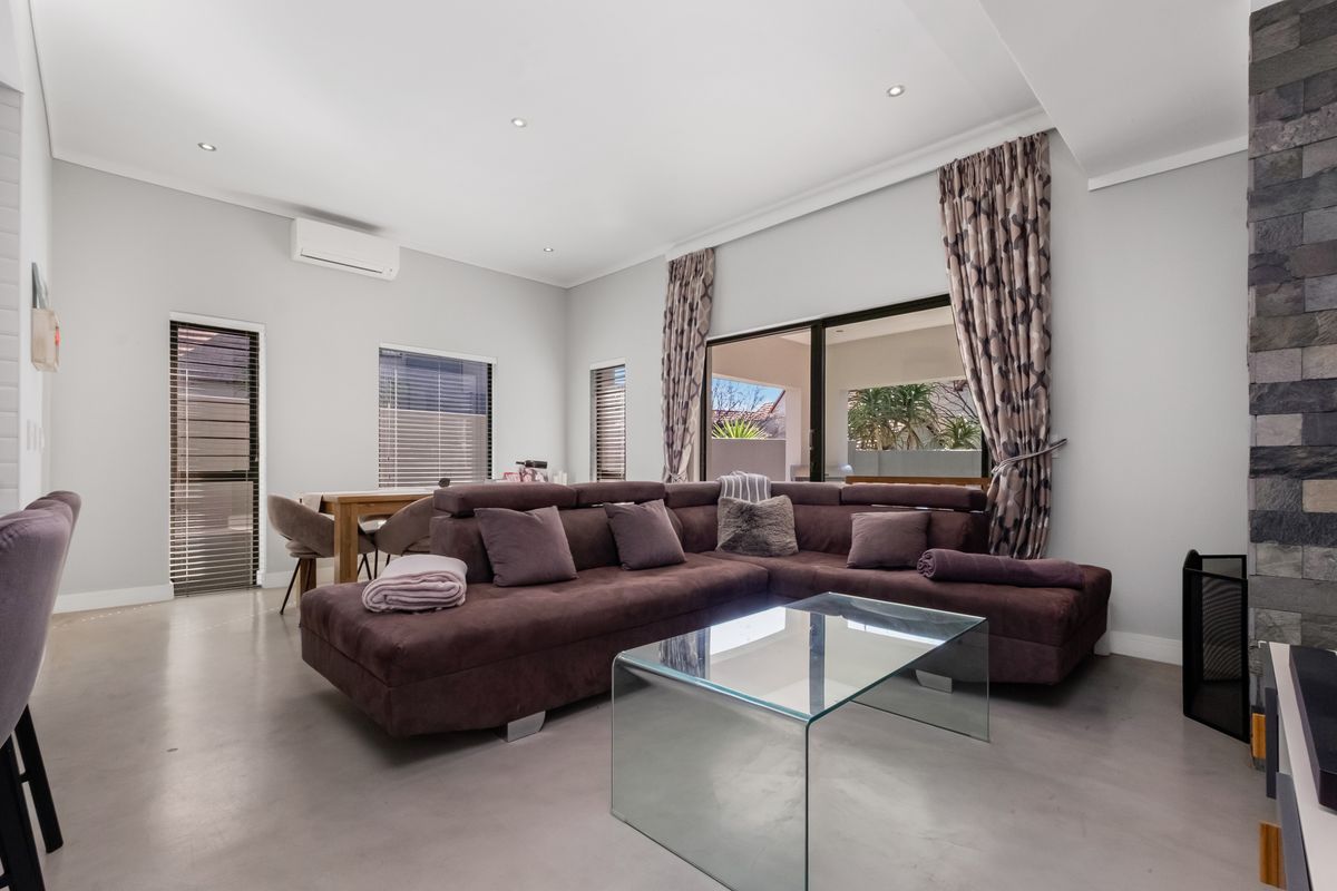 Fully Furnished 2-Bedroom Home with Private Pool and Entertainer's Patio Available 1 July 2026 - Photo 2