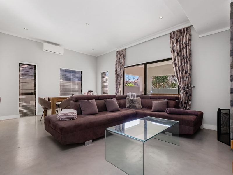 Fully Furnished 2-Bedroom Home with Private Pool and Entertainer's Patio Available 1 July 2026 - Photo 2