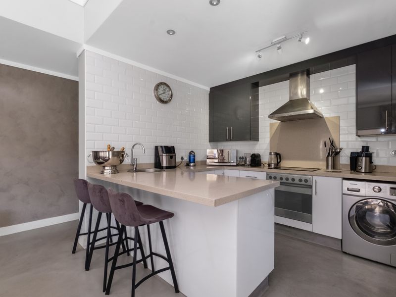 Fully Furnished 2-Bedroom Home with Private Pool and Entertainer's Patio Available 1 July 2026 - Photo 6