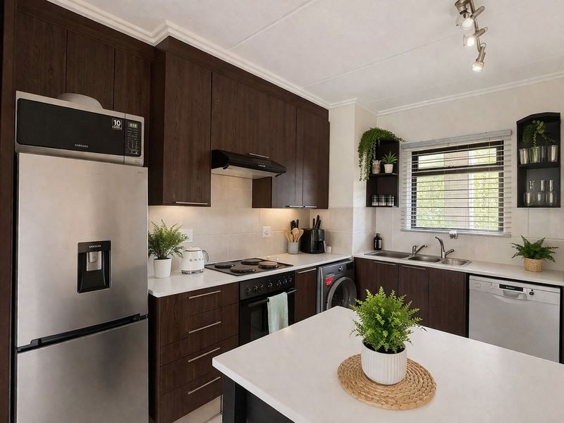 Two Bedroom  Two Bathroom with Spacious Extended Loft - Photo 2