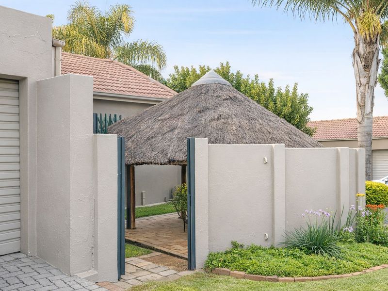 Charming Standalone Townhouse in North Riding - Photo 9