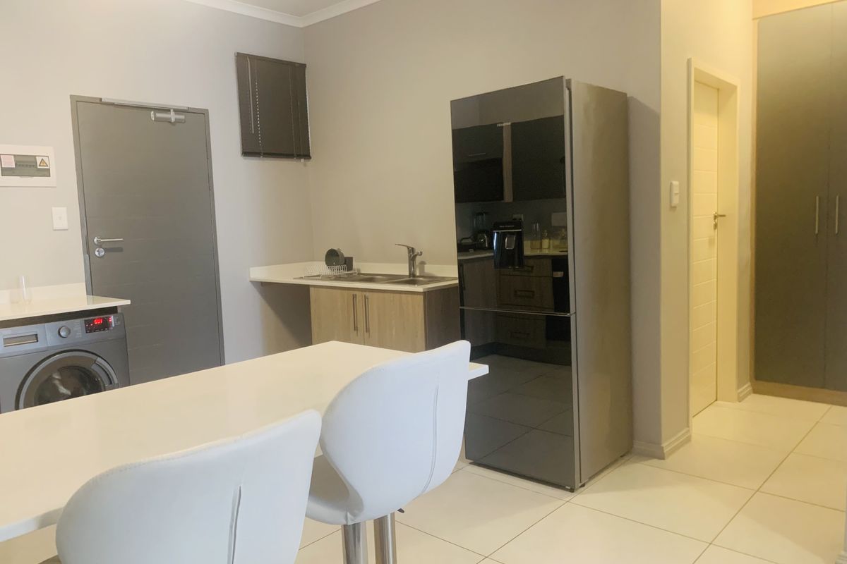 Modern Lock-Up-and-Go in Midrand’s Prime Location - Photo 3