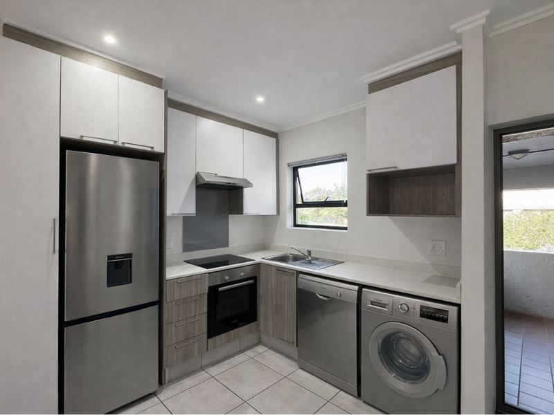 One Bedroom First Floor Modern Apartment - Photo 2