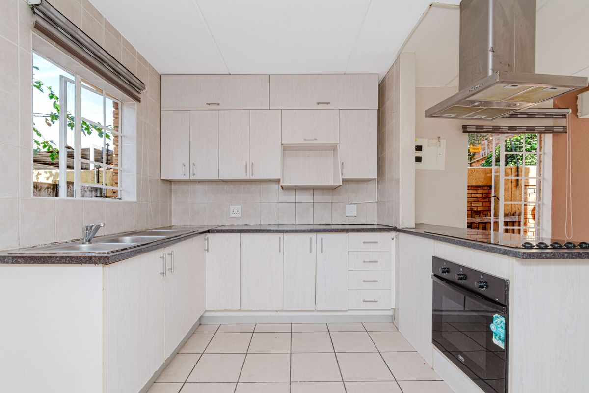 2 Bed 1 Bath Freestanding Cluster for Sale – North Riding - Photo 2