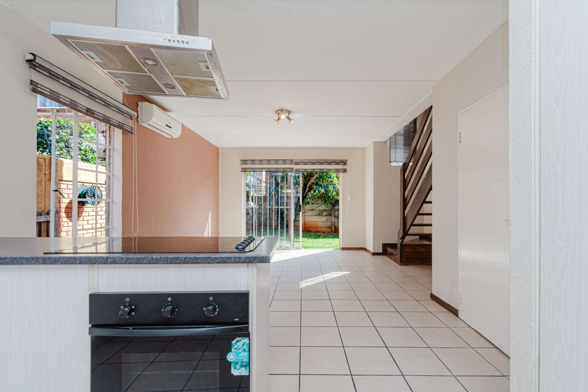 2 Bed 1 Bath Freestanding Cluster for Sale – North Riding - Photo 3