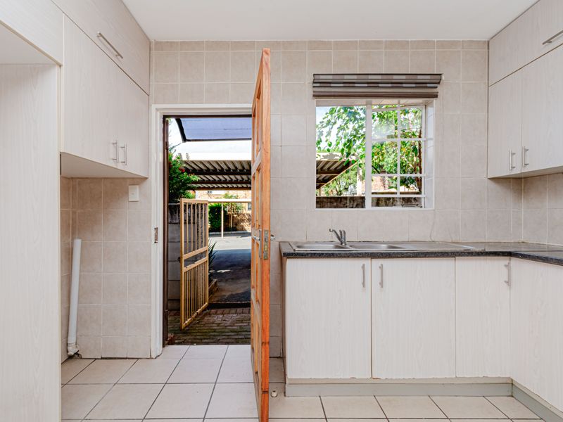 2 Bed 1 Bath Freestanding Cluster for Sale – North Riding - Photo 4