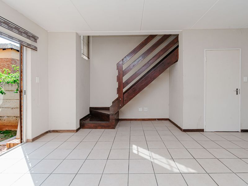 2 Bed 1 Bath Freestanding Cluster for Sale – North Riding - Photo 9