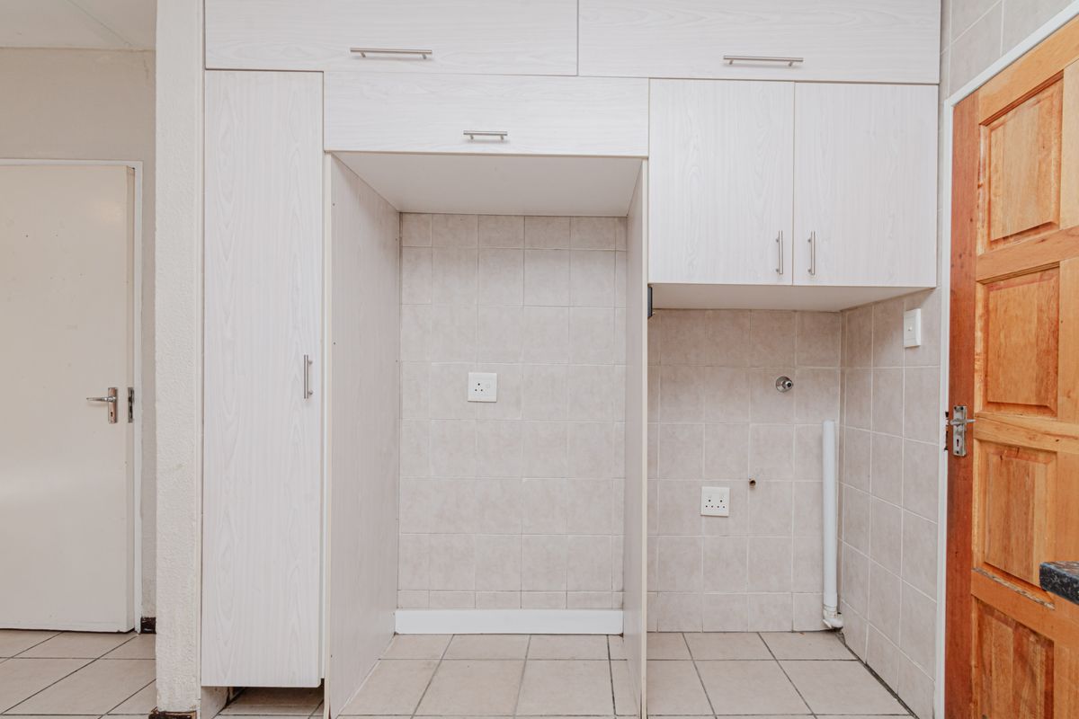 2 Bed 1 Bath Freestanding Cluster for Sale – North Riding - Photo 5