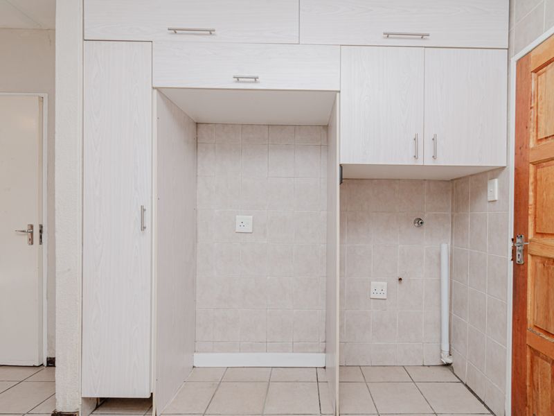 2 Bed 1 Bath Freestanding Cluster for Sale – North Riding - Photo 5