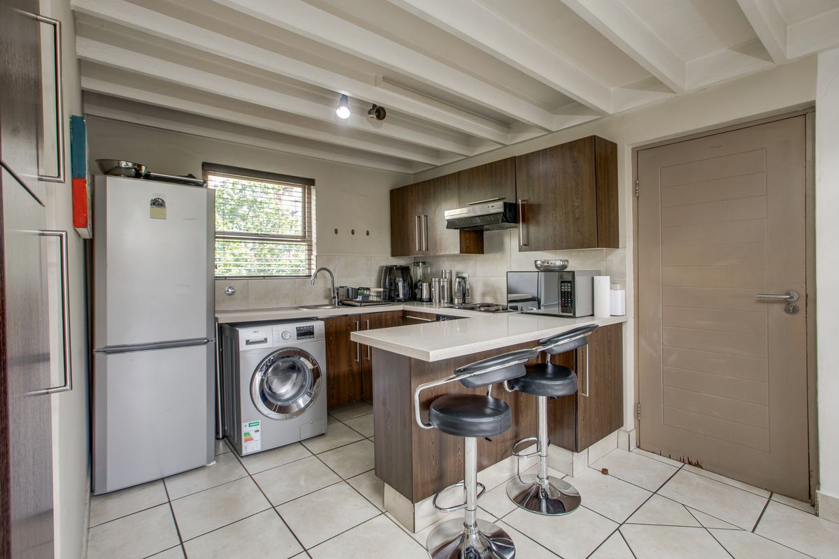 Modern 2 Bedroom Loft Apartment - Photo 3