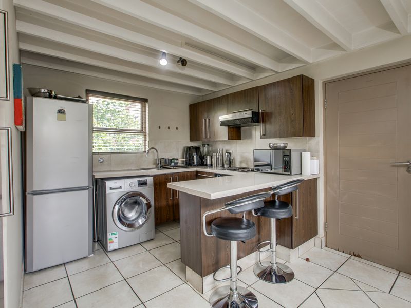 Modern 2 Bedroom Loft Apartment - Photo 3