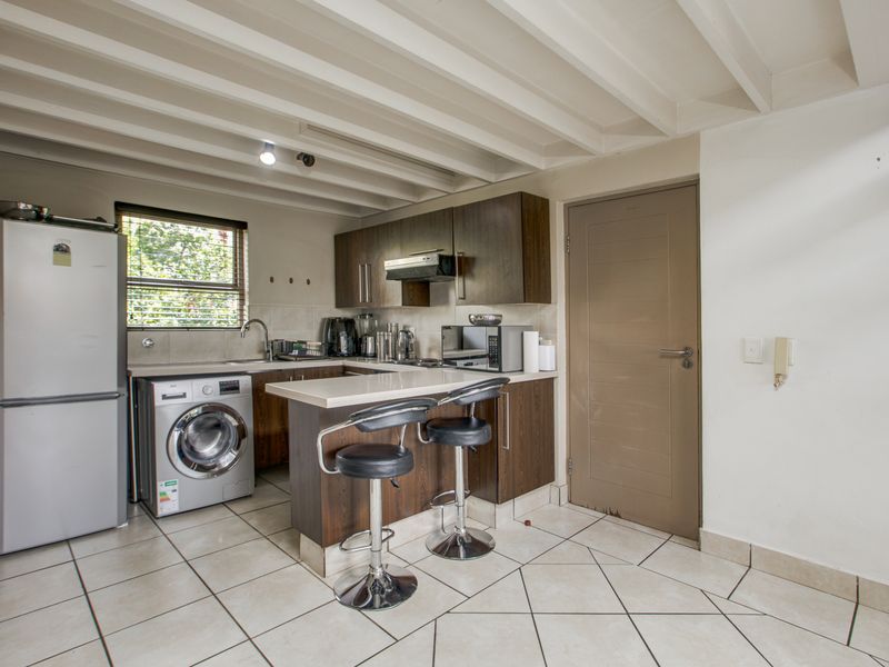 Modern 2 Bedroom Loft Apartment - Photo 2