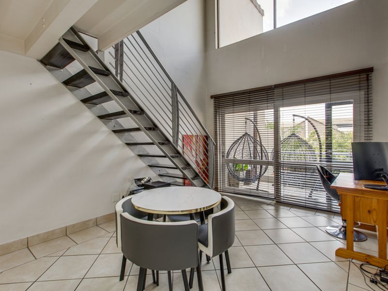 Modern 2 Bedroom Loft Apartment - Photo 10