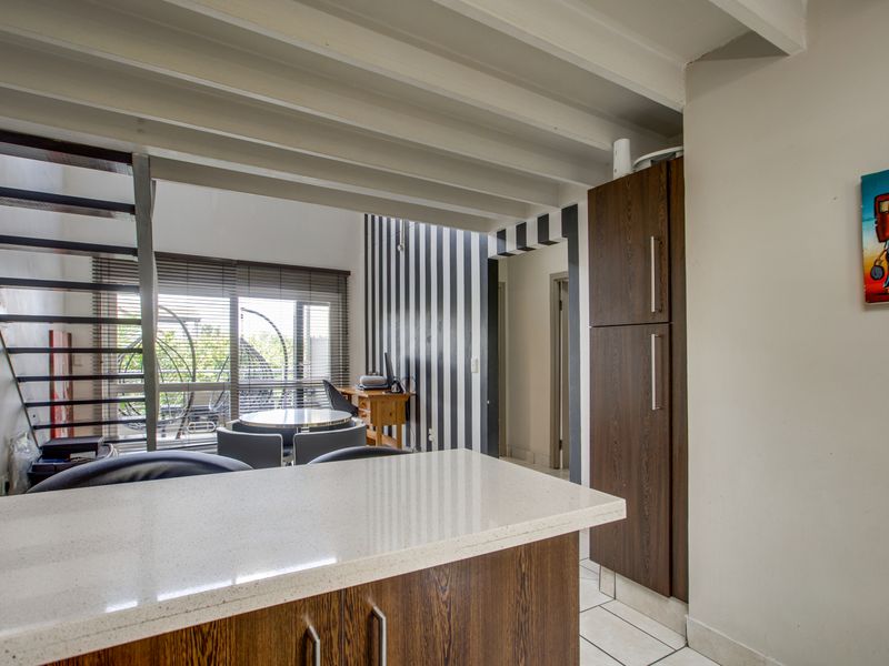 Modern 2 Bedroom Loft Apartment - Photo 8