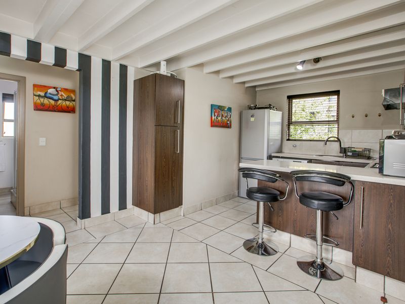 Modern 2 Bedroom Loft Apartment - Photo 7