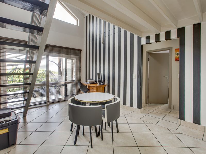 Modern 2 Bedroom Loft Apartment - Photo 9