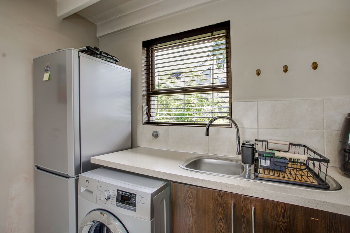 Modern 2 Bedroom Loft Apartment - Photo 4