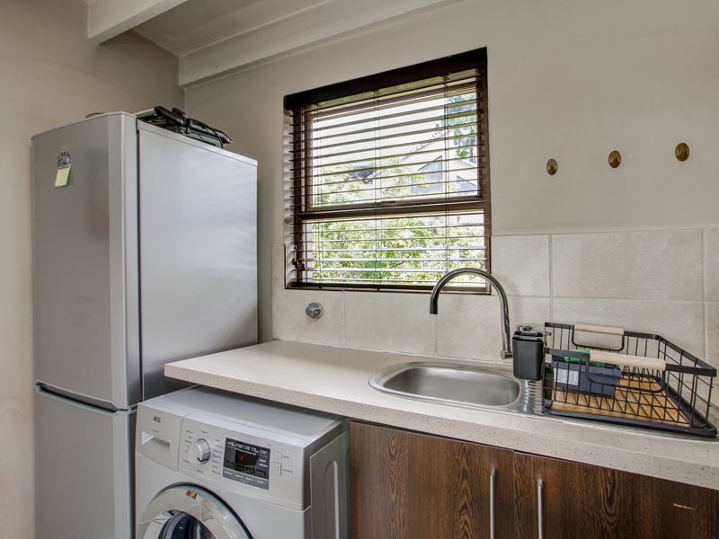 Modern 2 Bedroom Loft Apartment - Photo 4