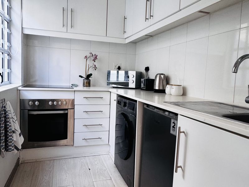 SUPER STUDIO WITH GARAGE AND FULLY FURNISHED !! - Photo 4