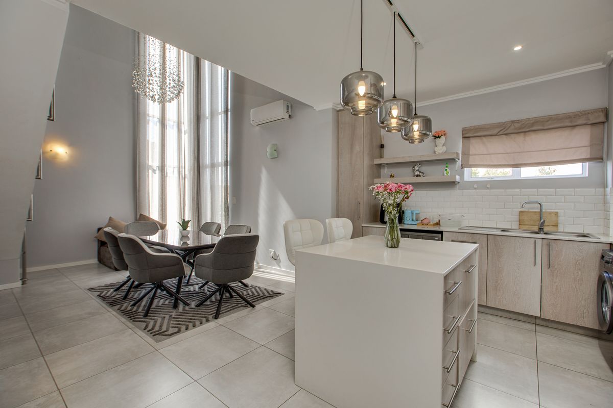 Exclusive Mandate | Modern 2 Bed En-Suite Loft Apartment in Morningside - Photo 3