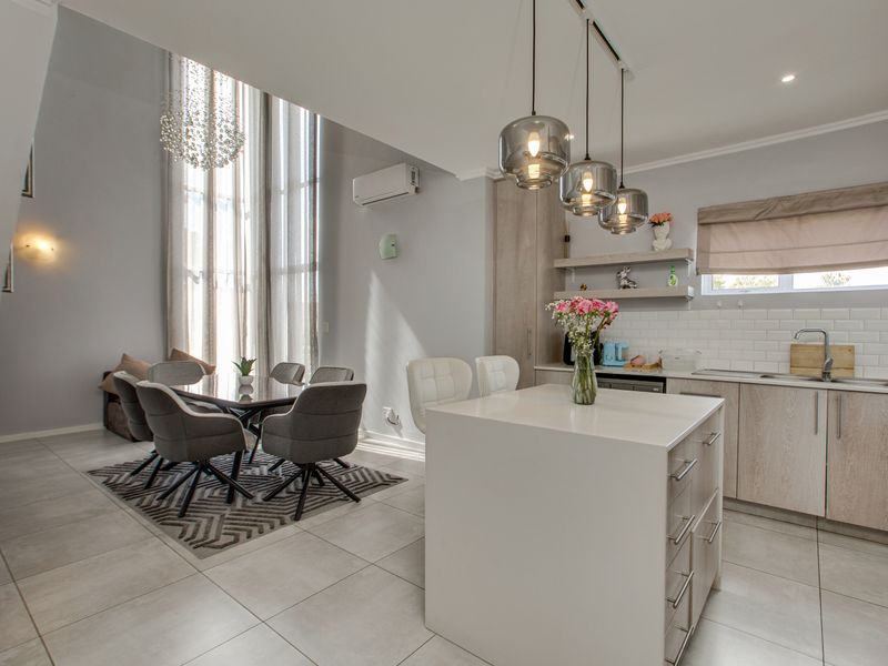 Exclusive Mandate | Modern 2 Bed En-Suite Loft Apartment in Morningside - Photo 3