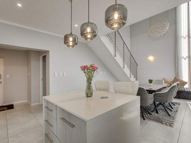 Exclusive Mandate | Modern 2 Bed En-Suite Loft Apartment in Morningside - Photo 6