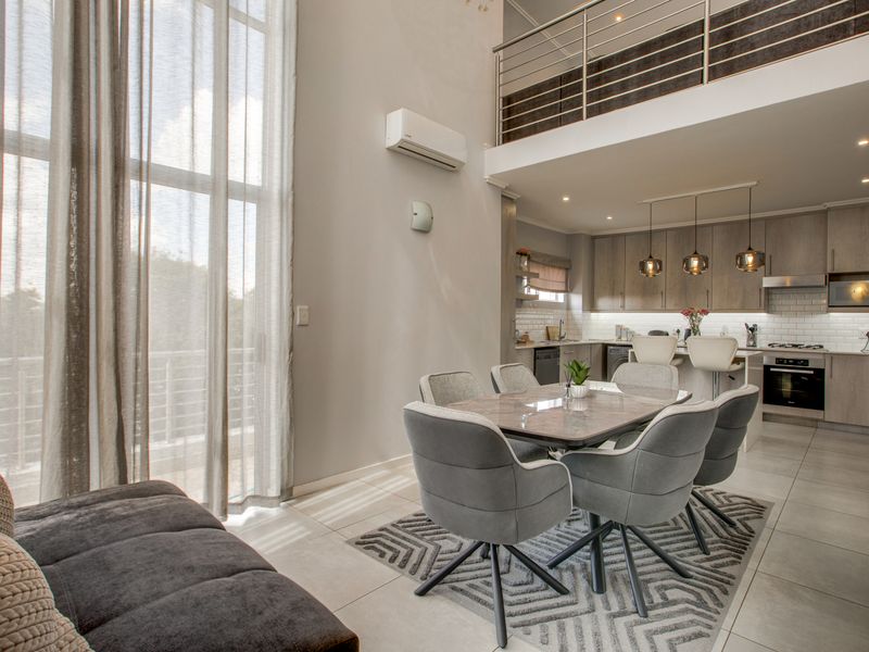 Exclusive Mandate | Modern 2 Bed En-Suite Loft Apartment in Morningside - Photo 2