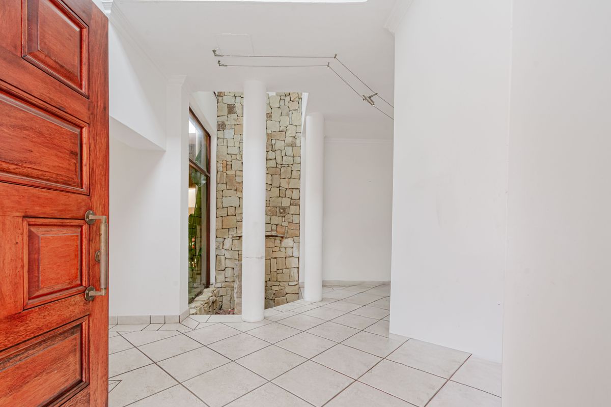 5 Bedroom Home with Inverter - Photo 3