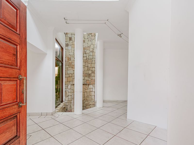 5 Bedroom Home with Inverter - Photo 3