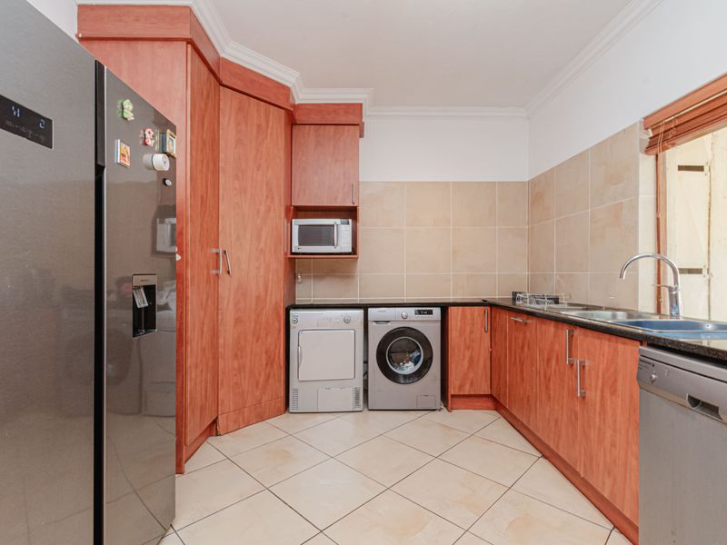 5 Bedroom Home with Inverter - Photo 10