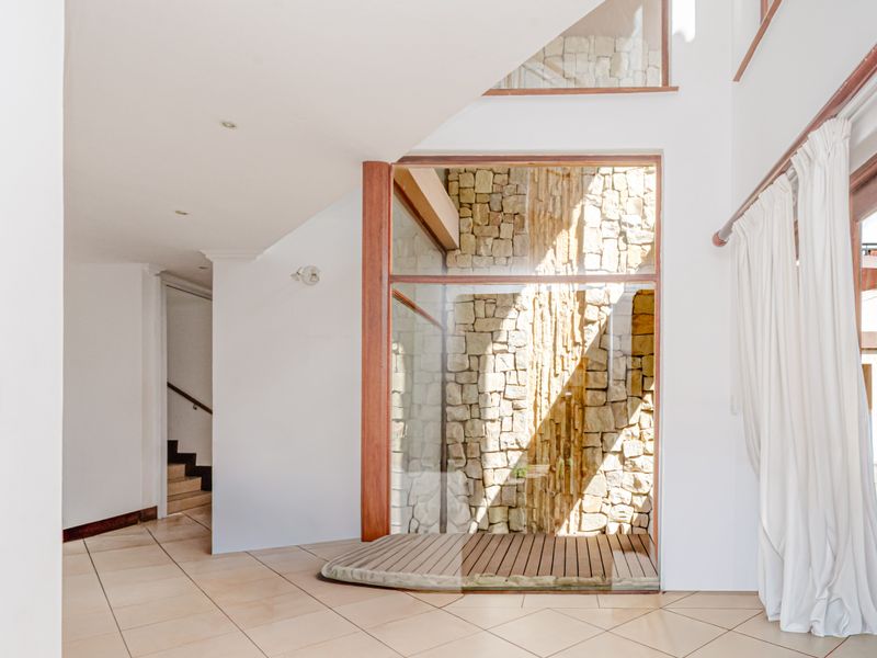 5 Bedroom Home with Inverter - Photo 4