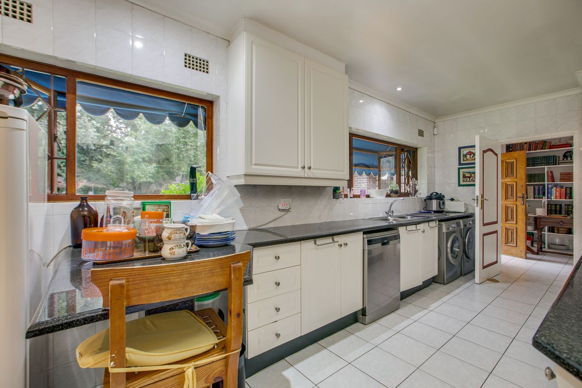 Versatile Living in Hamilton Enclosure - Photo 4