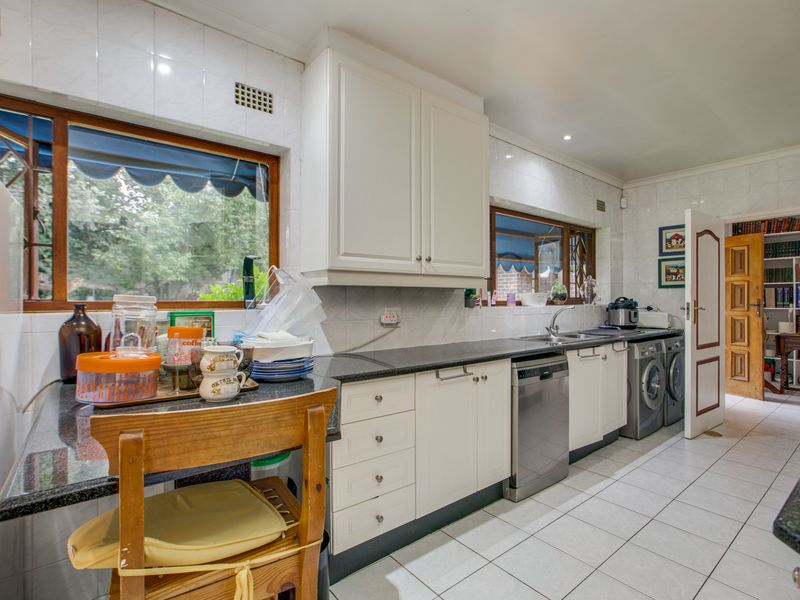 Versatile Living in Hamilton Enclosure - Photo 4