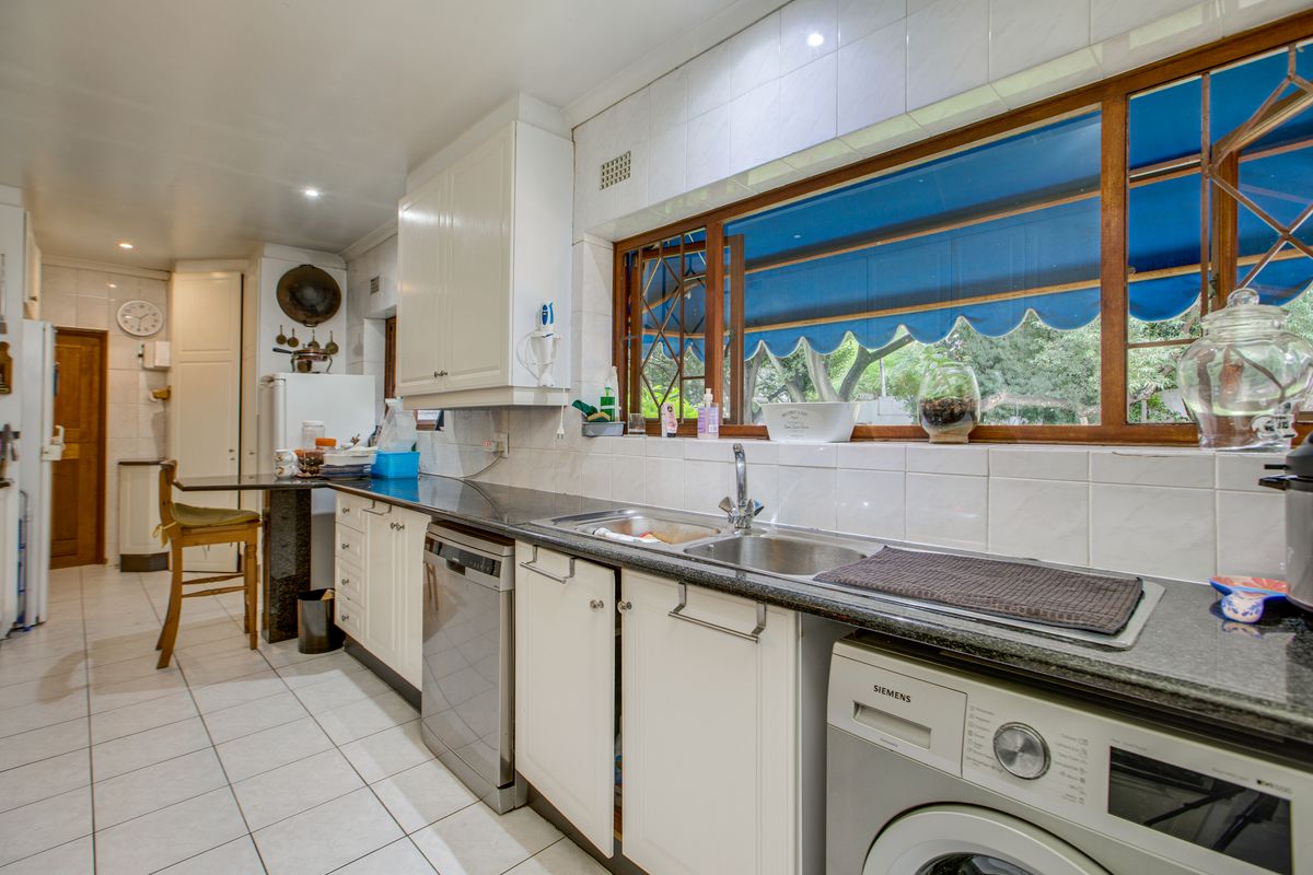 Versatile Living in Hamilton Enclosure - Photo 5
