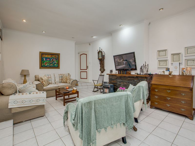 Versatile Living in Hamilton Enclosure - Photo 8
