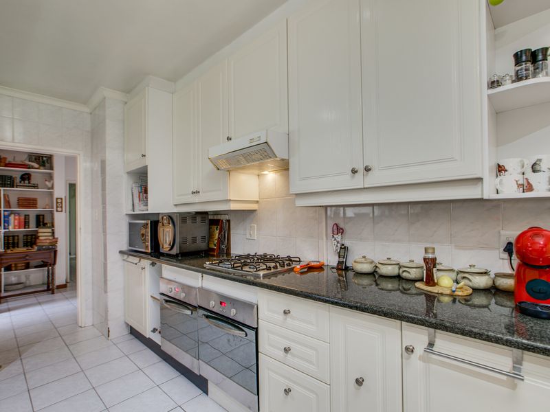 Versatile Living in Hamilton Enclosure - Photo 3