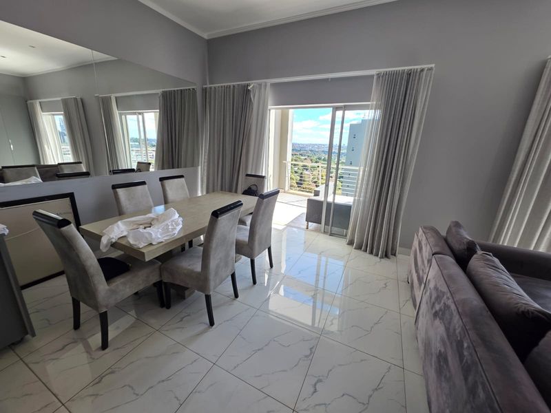 3 Bed Apartment with Outstanding Views - Photo 2