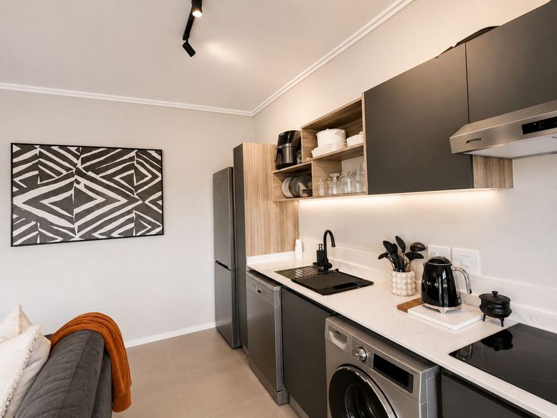 One Bedroom Modern Apartment - Photo 7
