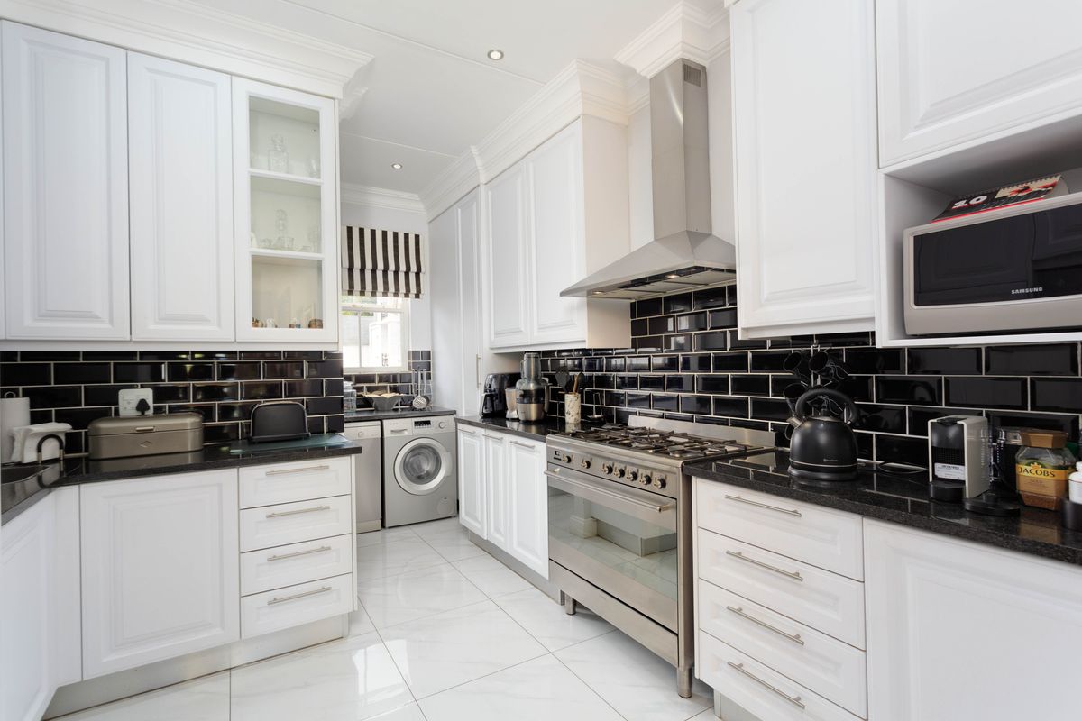 Elegant Triple-Storey Townhouse Offering Sophisticated Estate Living - Photo 4